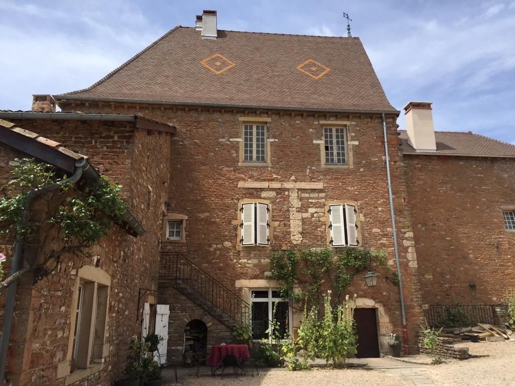 Bed and Breakfast Le Vieux Chateau à Leynes Extérieur photo